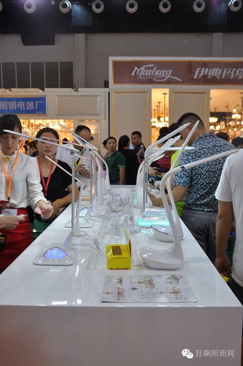 小编带你走古镇灯博会秋季展