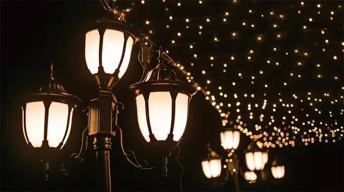 卖灯走低价格路线可能三个月就发家豪入百万，你走不走？