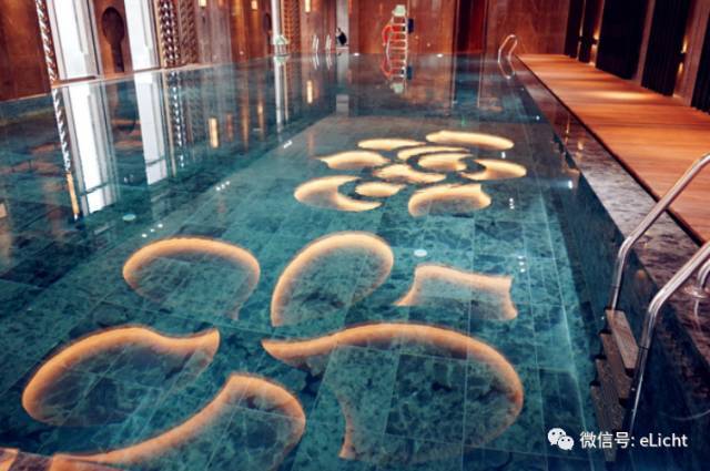 思聪老公，这灯光配不上你家的五星奢华酒店！