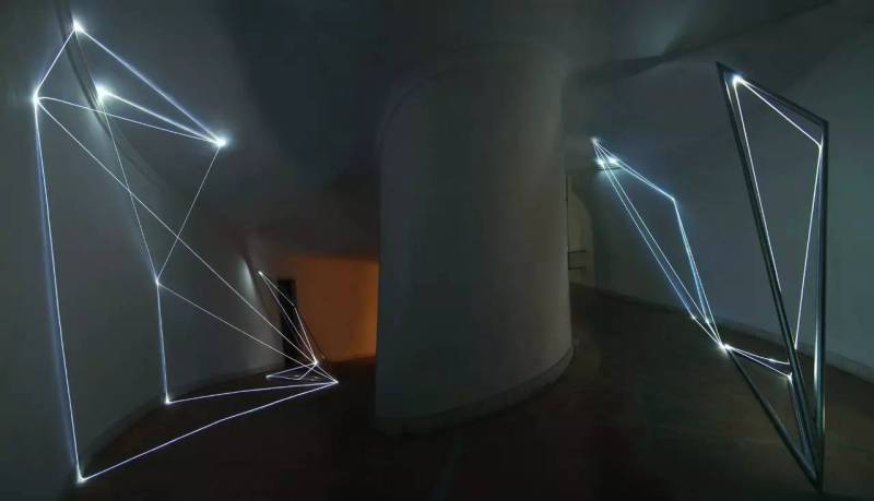 灯光艺术构建的真实和虚幻空间