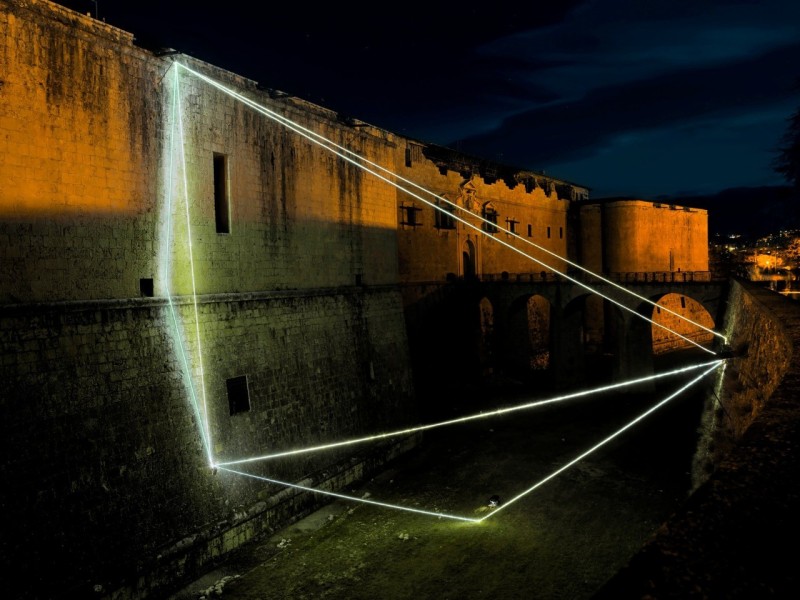 灯光艺术构建的真实和虚幻空间