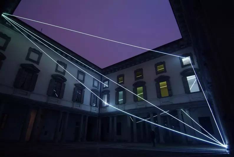 灯光艺术构建的真实和虚幻空间