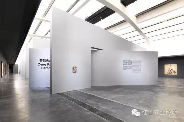 【红日专业照明业绩】曾梵志《散步》