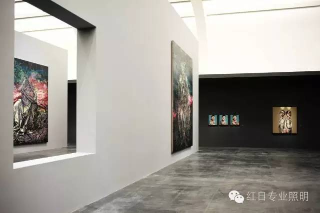 【红日专业照明业绩】曾梵志《散步》