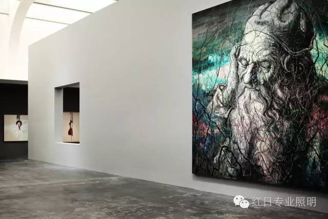 【红日专业照明业绩】曾梵志《散步》