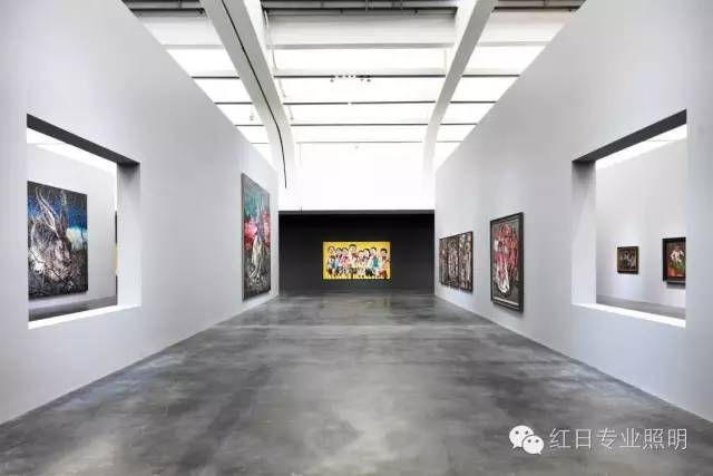 【红日专业照明业绩】曾梵志《散步》