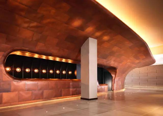 Tom Dixon这个半路出家的设计师，却拥有点石成金的本事