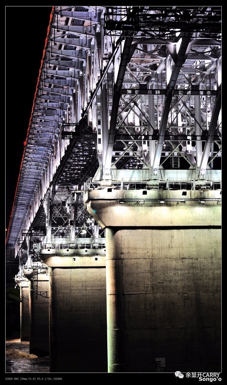 土火火锅：光影中的都市景观（上）