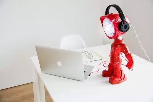 【走马观灯】史上最屌炸天的灯具！光照小子台灯：Lampster