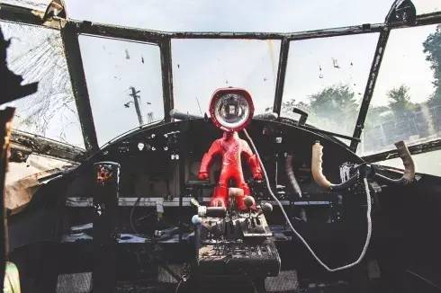 【走马观灯】史上最屌炸天的灯具！光照小子台灯：Lampster