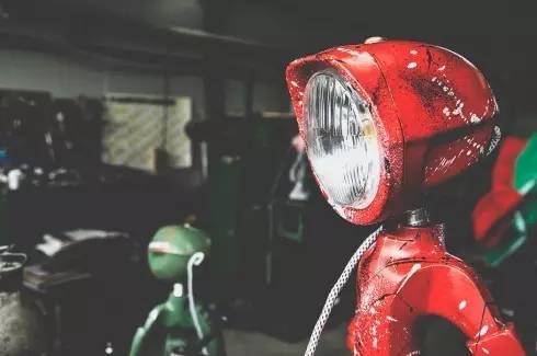 【走马观灯】史上最屌炸天的灯具！光照小子台灯：Lampster