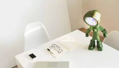 【走马观灯】史上最屌炸天的灯具！光照小子台灯：Lampster