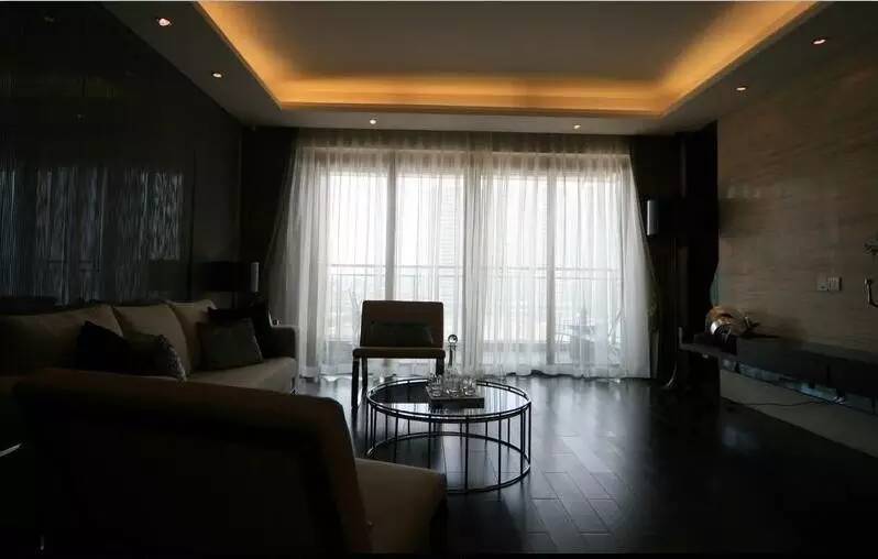 灯光没用好，天天过万圣节！