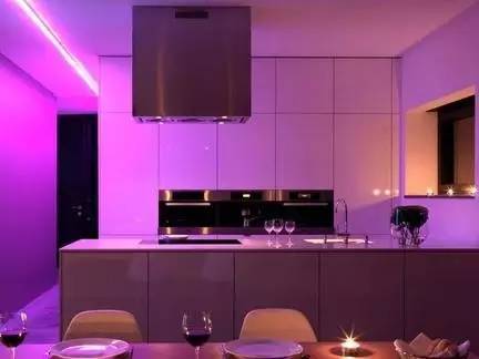 灯光没用好，天天过万圣节！