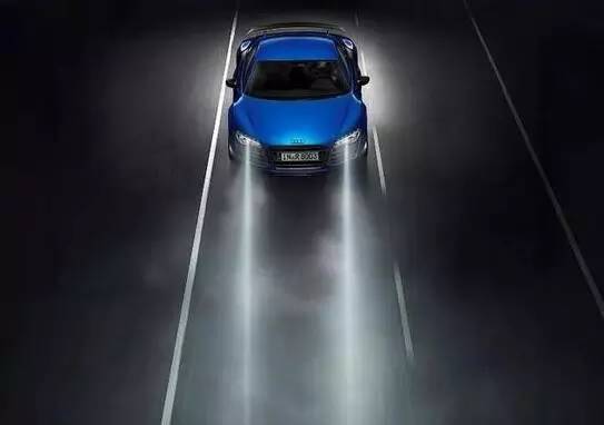 激光大灯是LED光源的升级版？你怎么看？