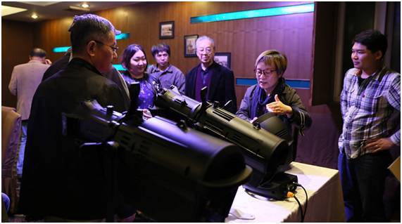 雅江光电携手业界泰斗丨点亮万圣节灯光