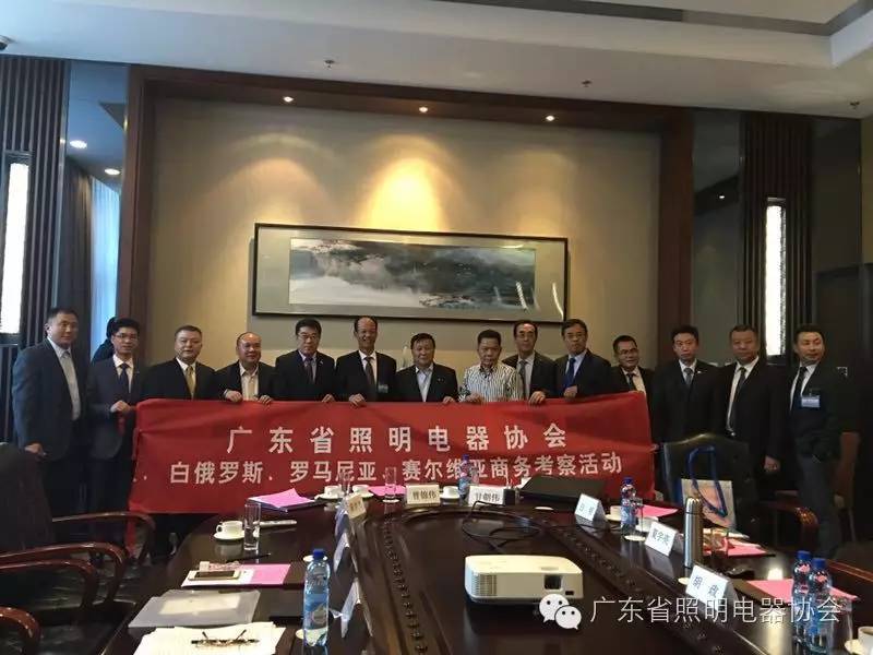 组织会员企业随省政府经贸代表团考察东欧三国