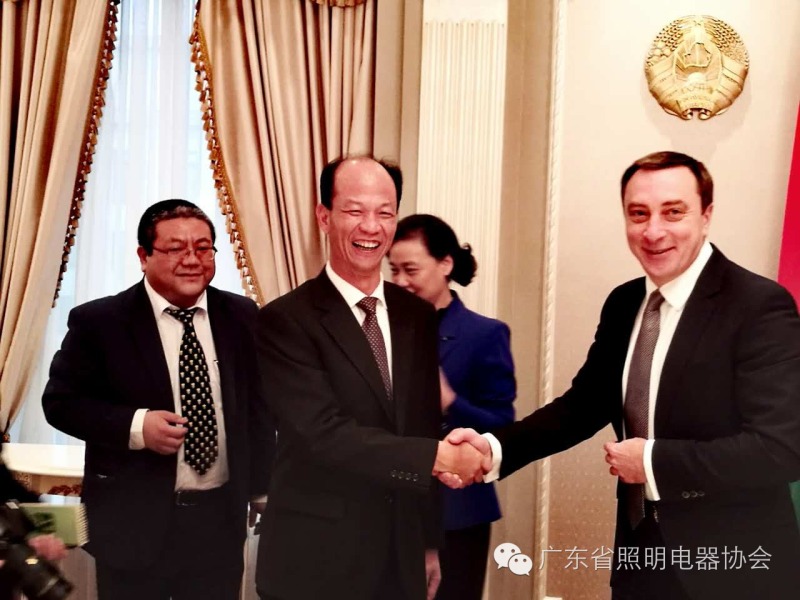 组织会员企业随省政府经贸代表团考察东欧三国