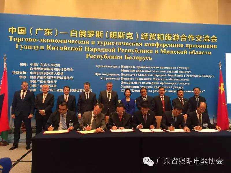 组织会员企业随省政府经贸代表团考察东欧三国