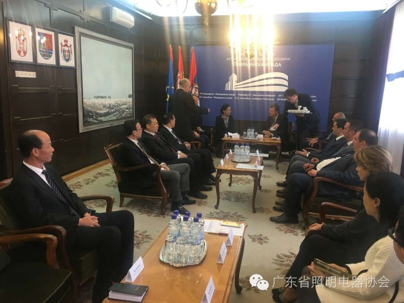 组织会员企业随省政府经贸代表团考察东欧三国