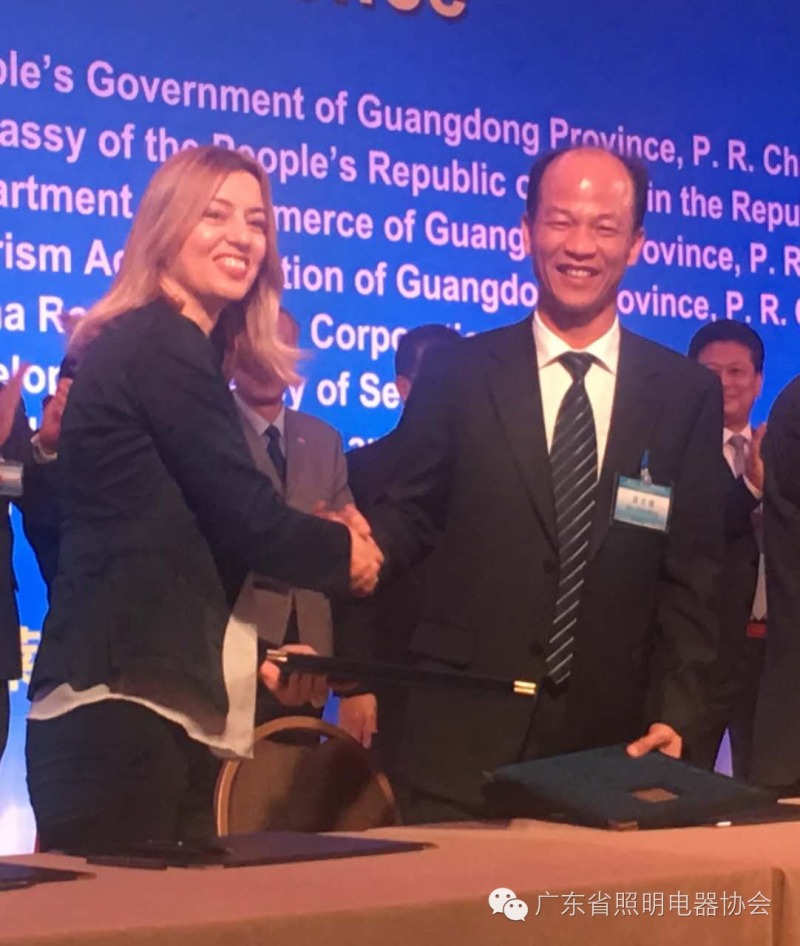 组织会员企业随省政府经贸代表团考察东欧三国