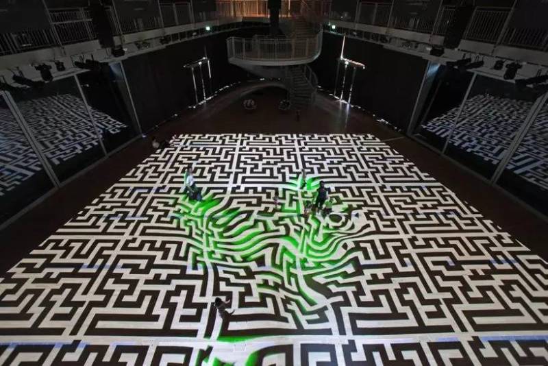 斑马 斑马 你不要睡着啦，我只是个匆忙的旅人啊！