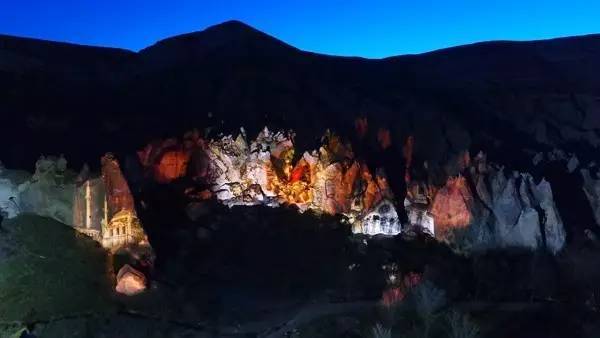 【A&P 分享】超震撼的岩石Mapping灯光秀