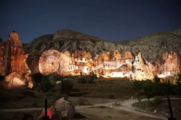 【A&P 分享】超震撼的岩石Mapping灯光秀