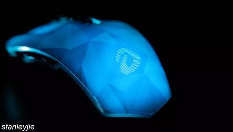 玩灯高手----达尔优em925游戏鼠标评测