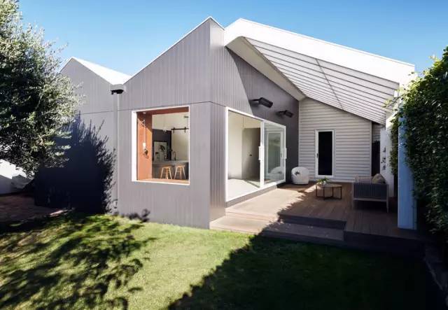 靠窗的座位｜街边的House