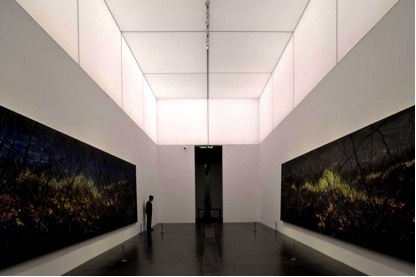 从曾梵志画展，谈“无光”作用