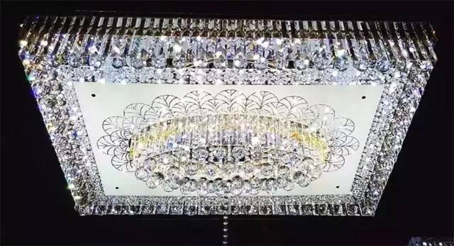 临沂灯具市场90后女黑猫，3000元起家刚做就月销30万