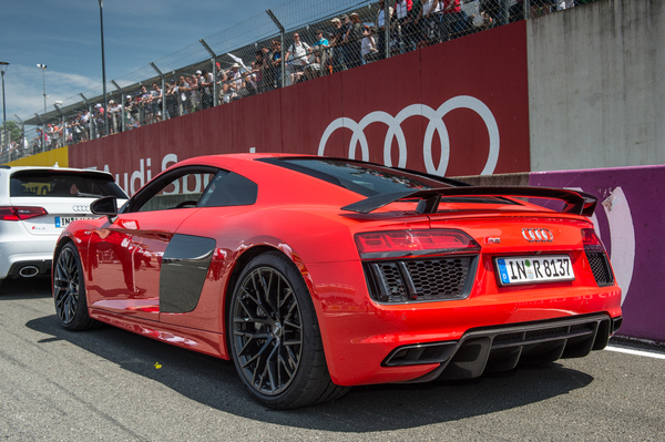 LED大灯要OUT，激光大灯要上位？｜咋回事