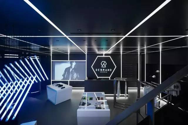 年轻的态度 ｜ Debrand台北专卖店