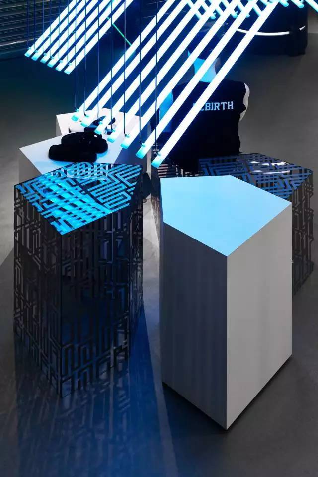 年轻的态度 ｜ Debrand台北专卖店