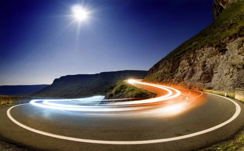 【新品发布】全球首款含五颗独立控制芯片的表面贴装 LED，顶尖车头灯应用方案