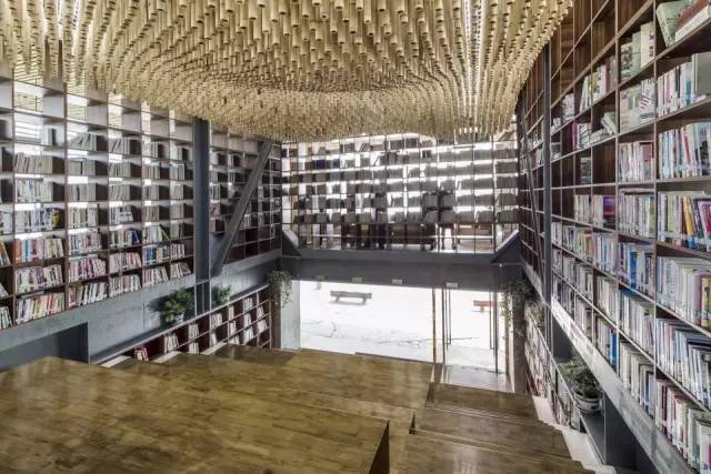 周末推荐丨放下手机，去这最美的九家书店享受周末时光吧！