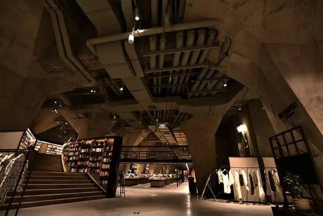 周末推荐丨放下手机，去这最美的九家书店享受周末时光吧！