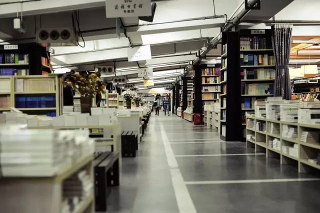 周末推荐丨放下手机，去这最美的九家书店享受周末时光吧！