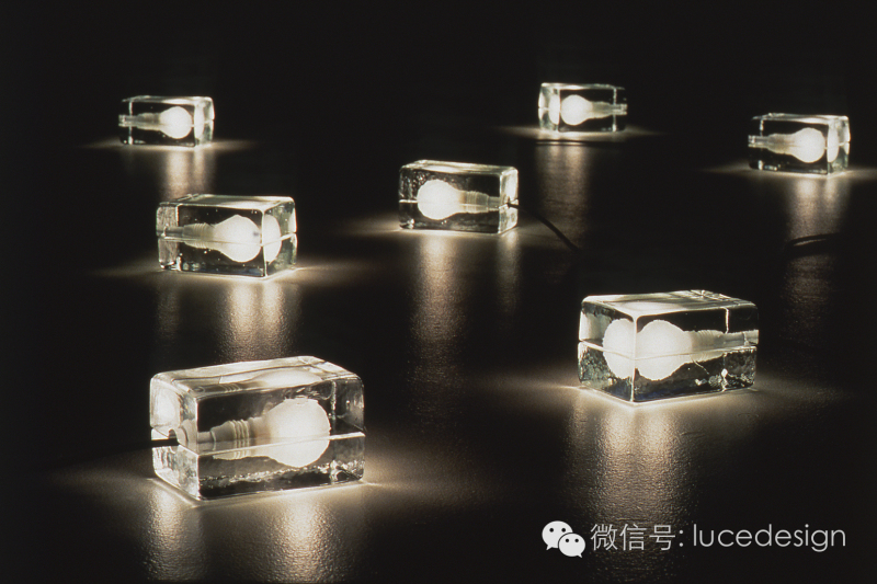 【最设计】被玻璃砖封印的灯泡，出奇的迷人！