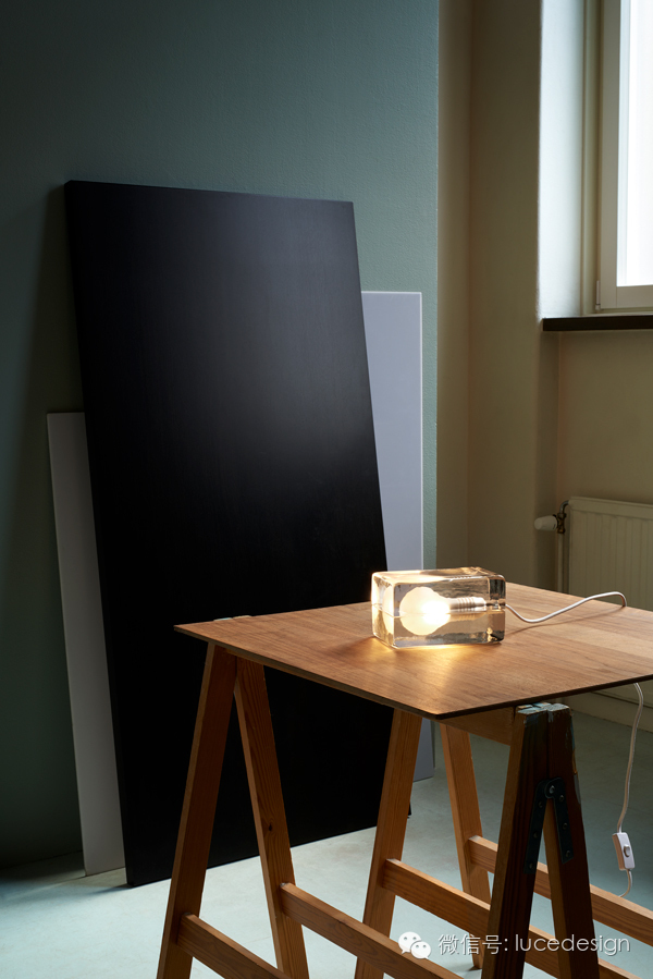 【最设计】被玻璃砖封印的灯泡，出奇的迷人！