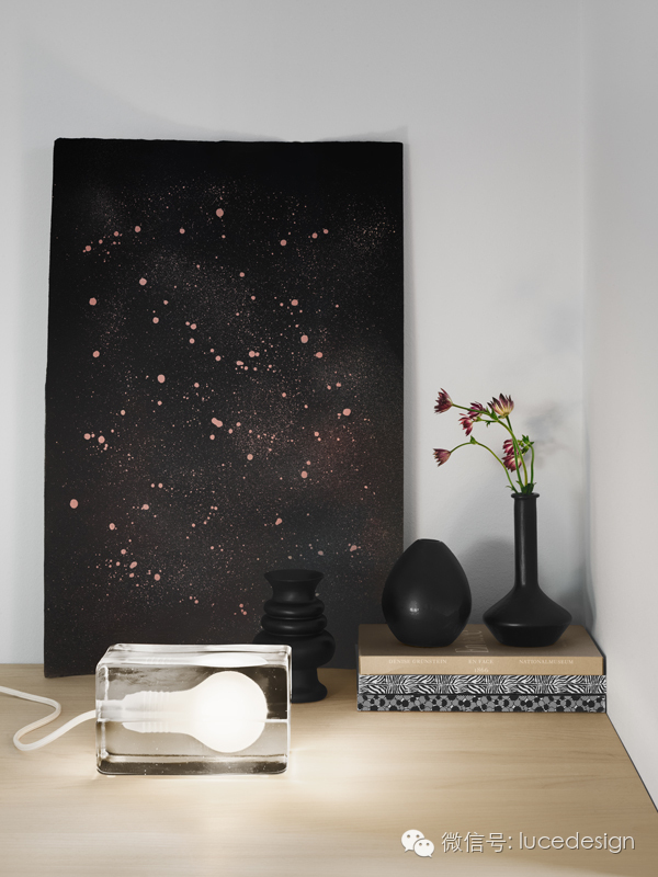 【最设计】被玻璃砖封印的灯泡，出奇的迷人！