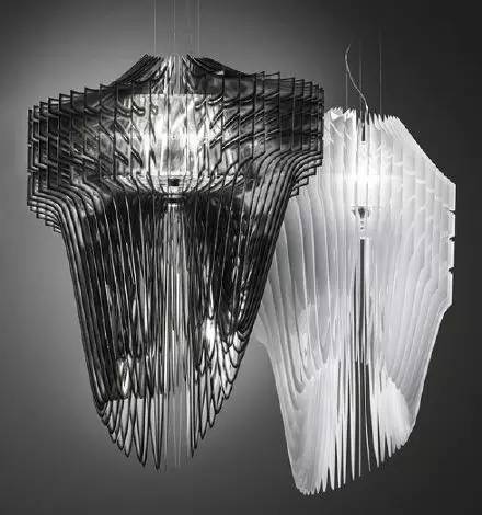 【走马观灯】亮暗之间，只有一个灯的距离