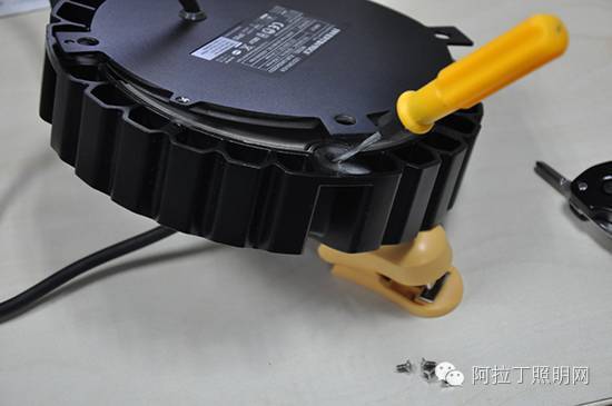 评测数据：工矿灯驱动电源如何玩时尚调光元素