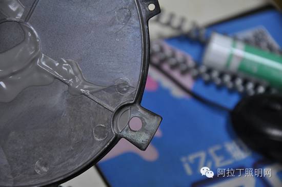 评测数据：工矿灯驱动电源如何玩时尚调光元素