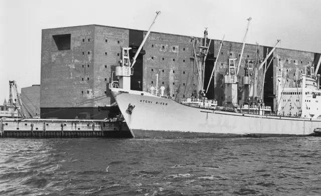 德国人用了10年时间，把一个旧仓库改造成了新地标！