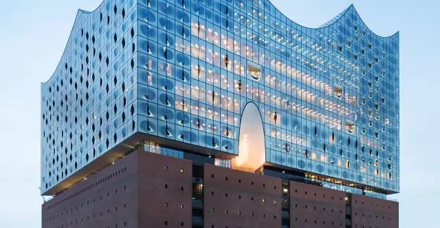 德国人用了10年时间，把一个旧仓库改造成了新地标！