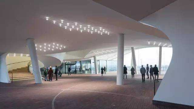 德国人用了10年时间，把一个旧仓库改造成了新地标！