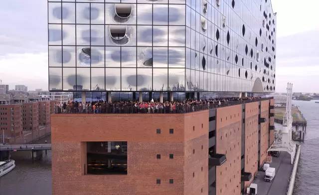 德国人用了10年时间，把一个旧仓库改造成了新地标！