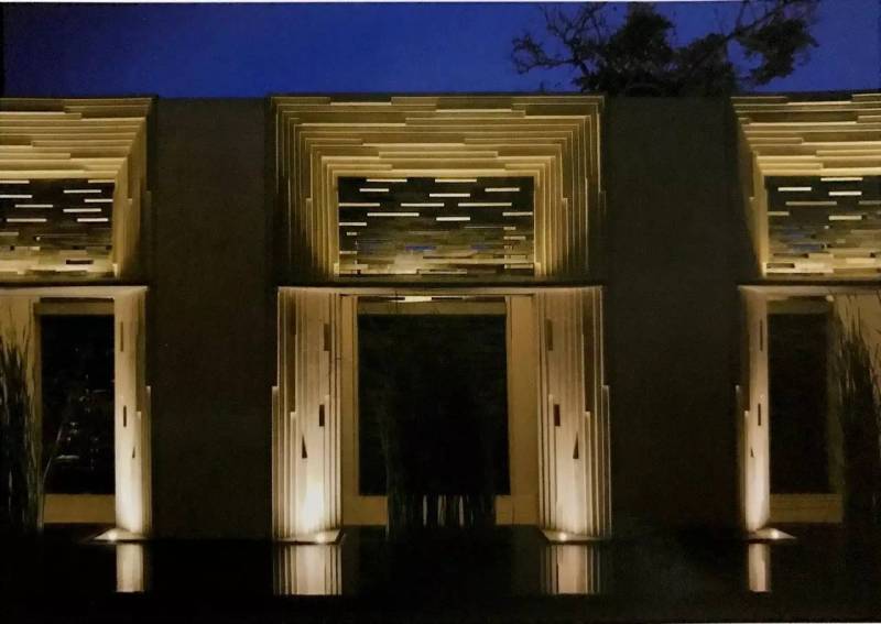 灯光渲染下的度假村与自然共生